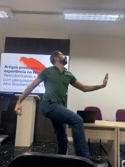 Carlos de Moura Veloso Jr introduces his research through the medium of dance